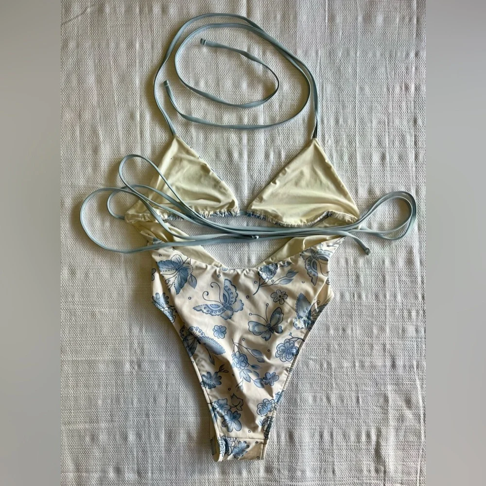 Frankie's Bikinis x Sydney Sweeney Floral Print Cream and Blue - Picture 3 of 4